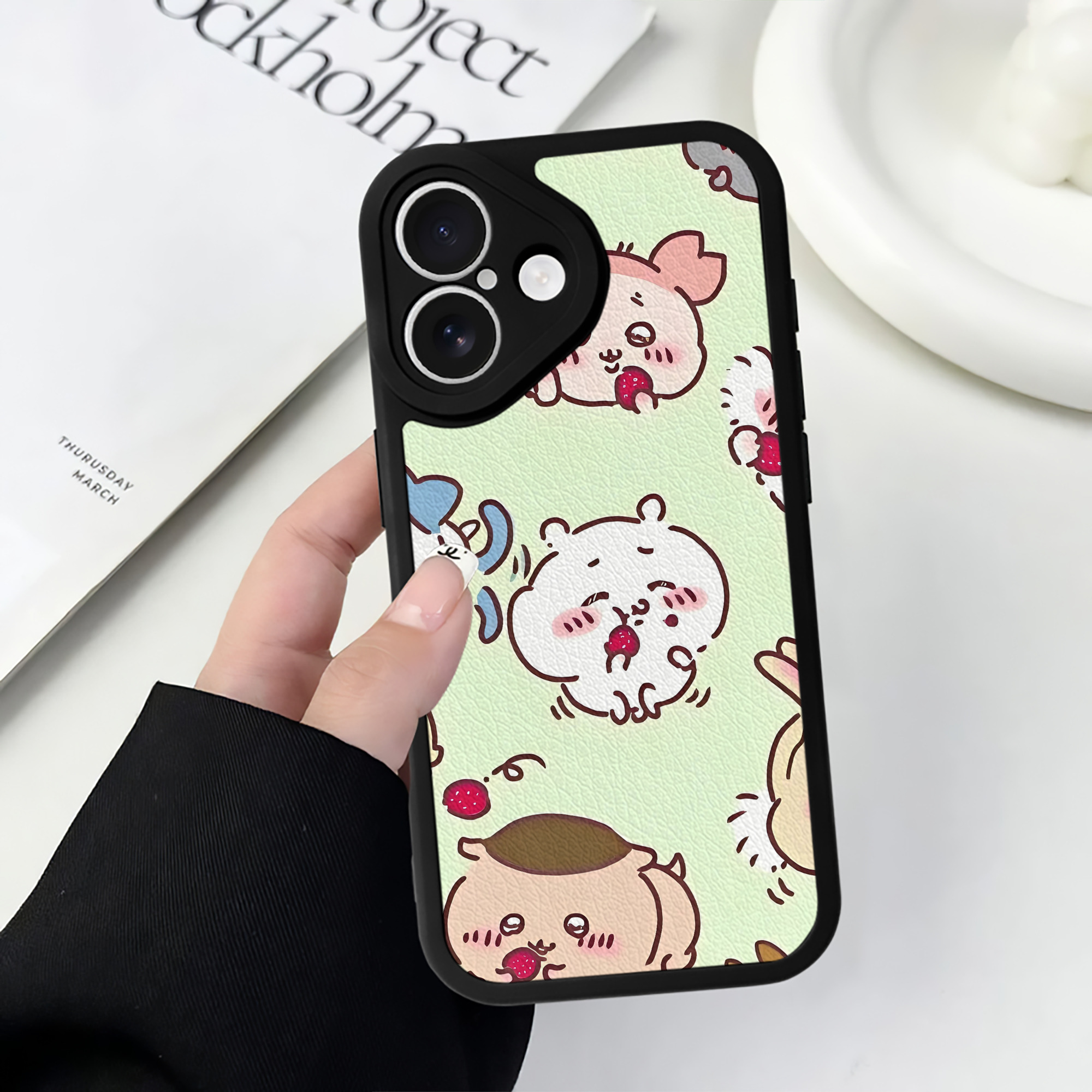 （画像用） ちいかわ Chii-kawa 【iPhone 16シリーズ対応】シリコンスマホケース（レザー調） 材質：シリコン